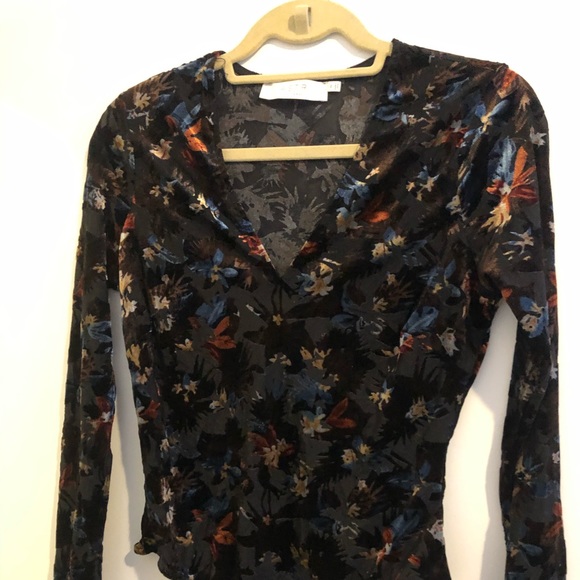 ASTR the Label | V-Neck Burnout Velvet Bodysuit - Picture 3 of 4